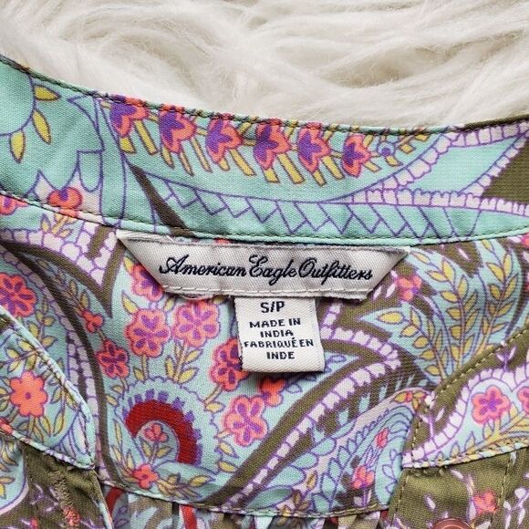AMERICAN EAGLE Paisley V-Neck Button Down … - Picture 2 of 4